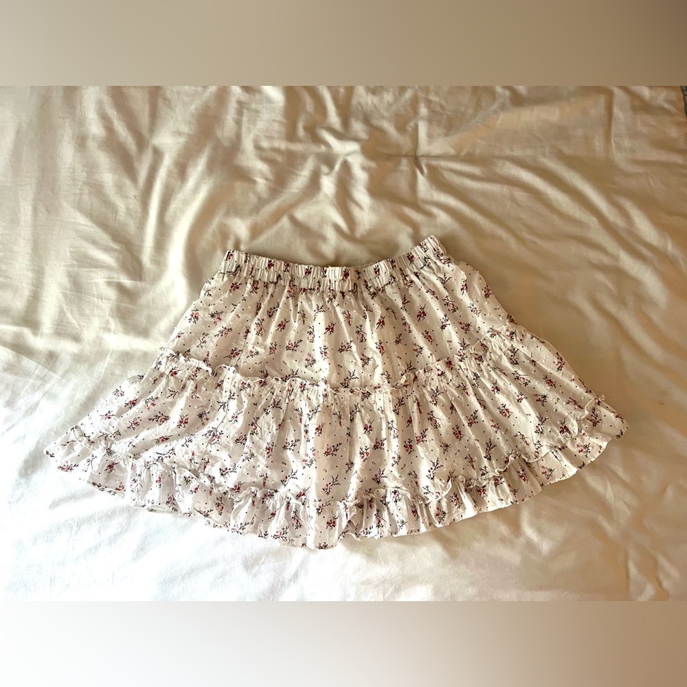 Beautiful flowery mini skirt